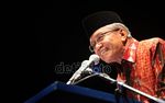 Taufiq Ismail, Dokter Hewan yang Jadi Sastrawan
