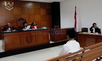 Majelis hakim menilai terdakwa mempunyai jaminan yang bersedia bertanggung jawab dan berkelakuan baik. Selain itu, barang yang dituduhkan dicuri nilainya juga tidak signifikan.