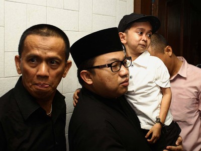 Ramai-ramai Artis Melayat Ade Namnung