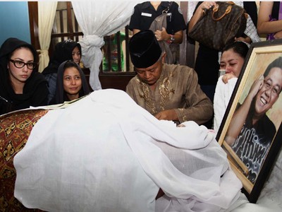 Deswita Maharani Tangisi Kepergian Ade Namnung