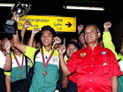 Garuda Muda Bawa Pulang Piala HKFA