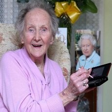 Wow! Nenek 100 Tahun Panjang Umur karena Doyan Main Nintendo