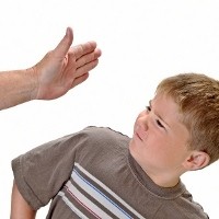 Hukuman Memukul Anak Sangat Tidak Dibenarkan