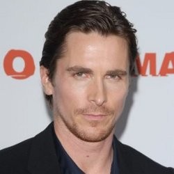 Christian Bale: Batman Superhero yang Anarkis