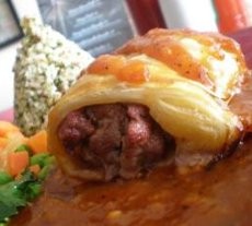 Uniknya Sajian Beef Tenderloin di Dalam Kulit Pastry