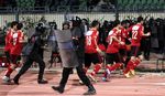 Suporter Sepakbola Bentrok, 73 Orang Tewas