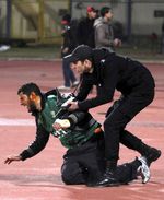 Suporter Sepakbola Bentrok, 73 Orang Tewas