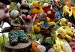 Sampah Boneka Hiasi Pintu Air Manggarai