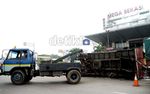 Brukk...Truk Isi Kayu Balok Terguling