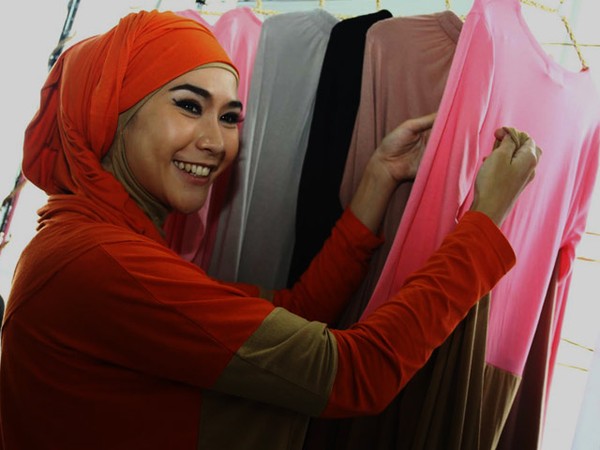 Zaskia Adya Mecca Jualan Baju