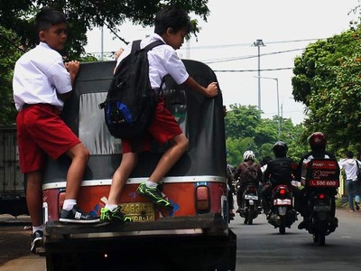 Hemat Ongkos ala Siswa SD