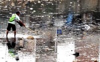 Kesadaran membuang sampah dan sistem pengolahan sampah masih perlu diperbaiki guna menghindari pendangkalan sungai. Juga pengerukan sungai secara periodik.