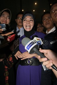 Politikus PAN ini saat ini telah dipecat oleh Badan Kehormatan (BK) DPR karena telah melakukan pelanggaran kode etik dengan menuduh pimpinan DPR sebagai mafia anggaran tanpa adanya bukti yang kuat. Ramses/detikcom.