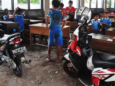 Pembangunan Mangkrak, Siswa Jadi Korban