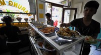 Dalam Peraturan Daerah (Perda) No. 11 Tahun 2011 tentang Pajak Restoran, tidak ada pembahasan spesifik mengenai pajak yang dibebankan untuk tiap jenis restoran. Perda yang sah diberlakukan per Januari 2012 ini hanya mengatur pajak restoran sebesar 10 persen dengan melihat omset penjualan. Jhoni Hutapea/Detikcom.