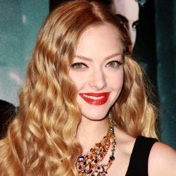 Amanda Seyfried Tak Nyaman Bugil di Depan Kamera