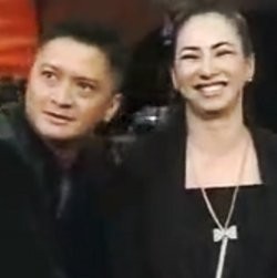 Belum Ada Tanda-tanda Acara Pernikahan Deswita & Ferry