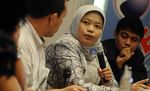 Buruh Mengeluh di Warung Daun