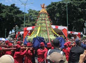 7 Gunungan Gerebek Maulud Keraton Yogyakarta Jadi Rebutan Warga