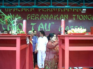 Waw, 20 Pasangan Tionghoa Menikah di Mal Ciputra!