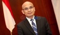 Pria kelahiran Malang 51 tahun lampau itu sempat menjabat sebagai Direktur Keamanan Internasional & Perlucutan Senjata Kementrian Luar Negeri (Kemlu) dan Kepala Biro Administrasi Menteri.