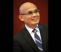 Diksi yang terstruktur dan kepiawaian menjawab pertanyaan publik membuat karirnya menonjoln saat ia menjabat juru bicara Kemlu . Desra sempat menerima penghargaan Officier de ordre de la Couronne dari pemerintah Belgia tahun 2009.