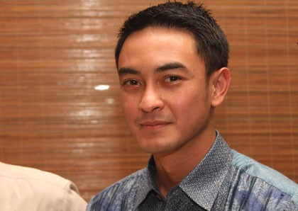 Jumpa Pers Tuduhan Perzinaan, Zumi Zola Tebar Senyuman