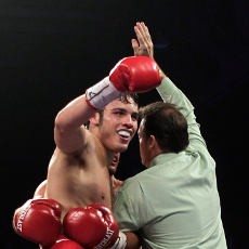 Menang Angka atas Rubio, Chavez Jr. Pertahankan Gelar