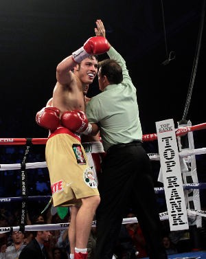 Menang Angka atas Rubio, Chavez Jr. Pertahankan Gelar