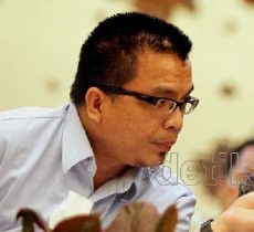 Denny Indrayana Dikukuhkan Jadi Guru Besar UGM