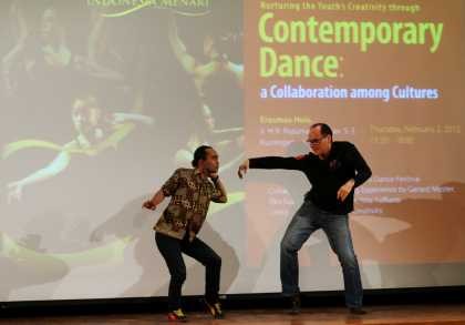 Seminar Tari Jadi Pemanasan Indonesia Dance Festival 2012