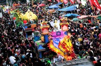 Kemeriahan Cap Go Meh tidak hanya dirasakan warga Bekasi. Warga di Kota Hujan Bogor pun hari ini turut menyemarakkan hari yang melambangkan hari ke-15 dan hari terakhir dari masa perayaan Imlek bagi kaum Cina imigran.