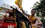 Ramai-ramai Mengarak Toapekong