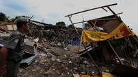 Pembongkaran tersebut berlangsung damai tanpa ada perlawanan dari warga.