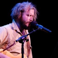 Dapat 4 Nominasi, Bon Iver Tolak Tampil di Grammy