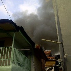 Selamatkan Barang dari Rumah yang Terbakar, Rino Jatuh dari Lantai Dua
