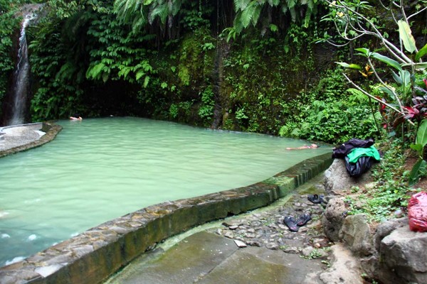 Segarnya Berendam  di Air  Hangat  Angsri