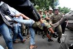 Mereka yang Melawan Demi Selembar KTP