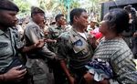 Mereka yang Melawan Demi Selembar KTP