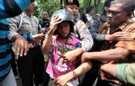 Mereka yang Melawan Demi Selembar KTP