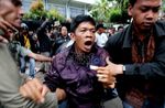 Mereka yang Melawan Demi Selembar KTP
