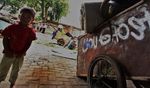 Rumah Dibongkar, Aku Hidup di Bawah Jembatan