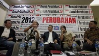 Korupsi yang dilakukan politisi dinilai mendorong kecemburuan sosial di tubuh militer. Niat militer yang hendak turun tangan menangani demontrasi sipil dianggap sebagai puncak kecemburuan tersebut.