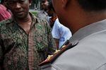 Demonstran Bangun Toilet di Depan Kemendagri