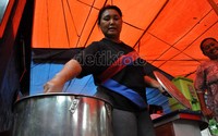 Demonstran juga membangun dapur darurat selama beraksi. Fikri Hidayat/detikcom.