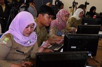 Pemerintah Kota Bekasi, awalnya menetapkan pendaftaran e-KTP hingga 30 Desember 2011 lalu. Namun karena banyak kendala pelaksanaan e-KTP molor.