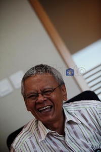 Menu makanan di Afgan menjadi perhatian khusus. Makanan yang banyak menggunakan domba, santan dan mirip-mirip dengan tradisi kuliner Pakistan dan India, memaksa ia menjaga makanan. Ia takut kadar kolesterolnya naik.