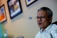 Selama di Afganistan, ia memperoleh pengawalan khusus. Untuk menemui pejabat tinggi setempat, ia harus melewati berbagai pemeriksaan keamanan fisik.