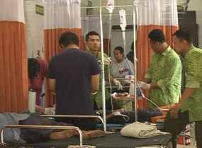 8 Penumpang Mobil Angkutan Dirawat di RS, Sopir Patah Tulang