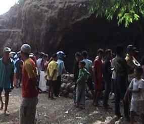 Tebing Setinggi 8 Meter Longsor, 1 Penambang Tewas, 4 Luka Berat